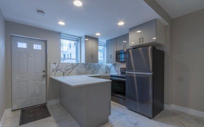 Building Photo - 4516 Hedge St