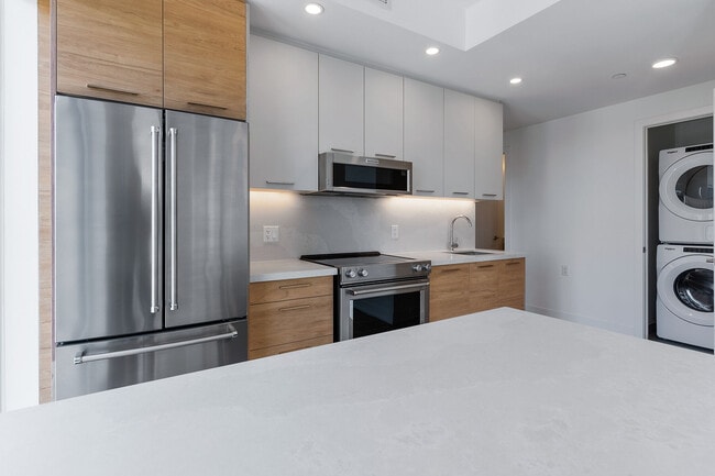 Building Photo - 200 Redpath Ave