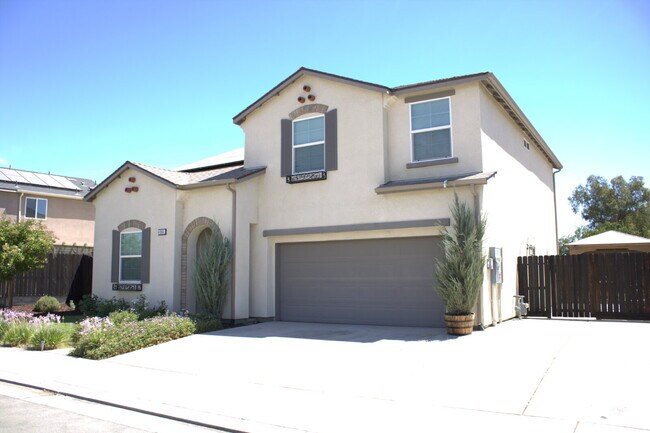 Foto del edificio - 4Bed/3 Bath Home in Central High East High...