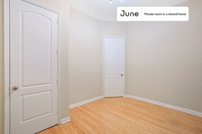 Foto del edificio - Private bedroom in 2 bed/1 bath Home