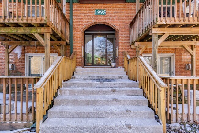 Foto del edificio - 1995 Tall Oaks Dr