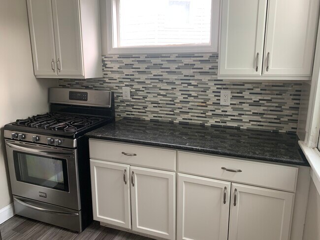 Building Photo - 61 Front St