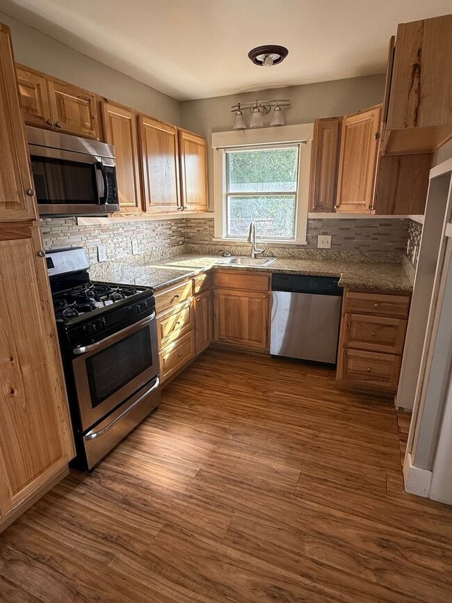 Building Photo - Beautifully updated home with 2 car garage