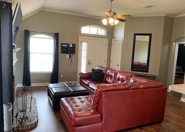 Foto del edificio - Move-in Ready 3 bed/ 2 bath home in South ...
