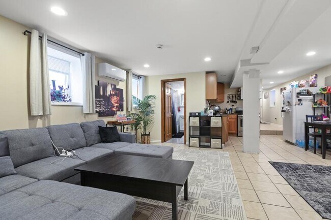 Foto del edificio - 2 bedroom in Chicago IL 60647