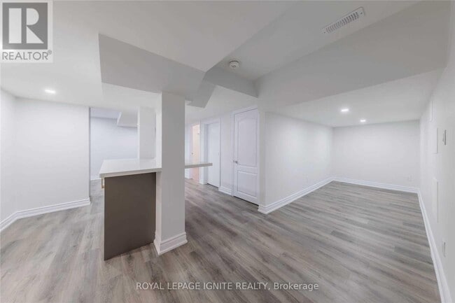 Building Photo - 234 Crombie St