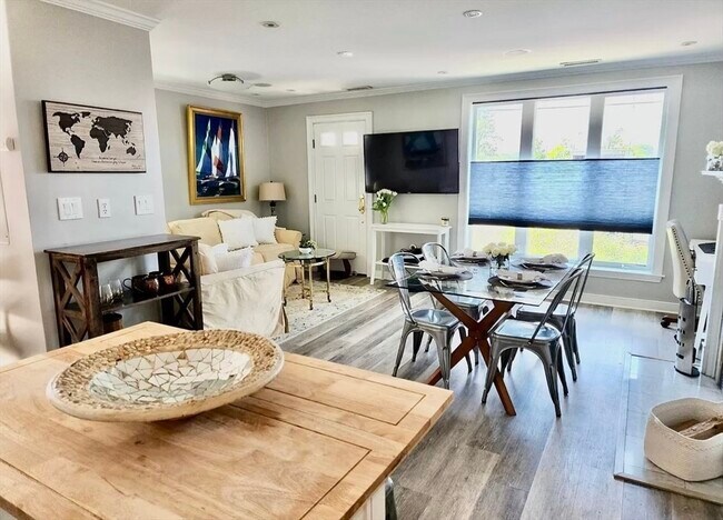 Foto del edificio - 166 Quincy Shore Dr