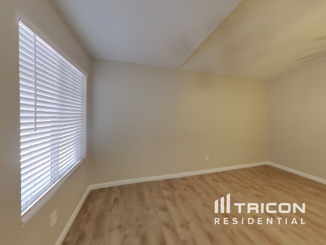 Building Photo - 1339 E Saguaro Trail