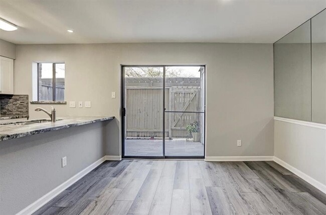 Building Photo - 2120 Wilcrest Dr