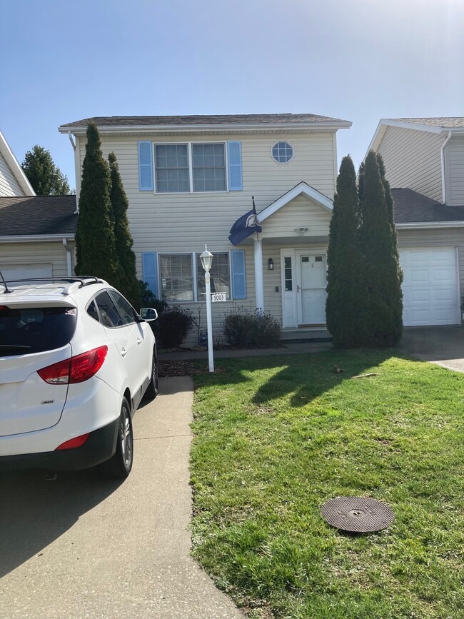 Building Photo - 5003 Monterey Ave