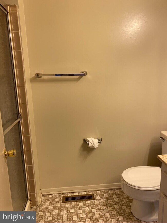 Foto del edificio - 23 Heather Hill Rd