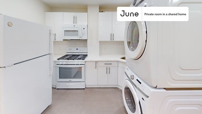 Foto del edificio - Room in Shared 3 bed/1 bath home