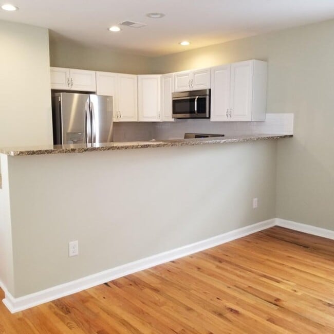 Building Photo - Available 8/1. Beautiful 3 BR/2 BA Home in the Heart of Downtown Charleston!