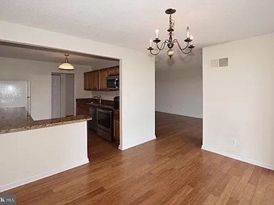 Building Photo - 2311 Pimmit Dr