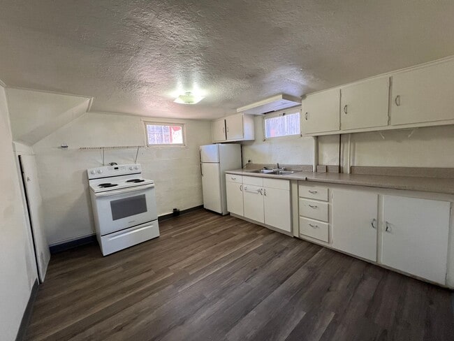 Building Photo - Humble Basement Unit available June 10th!