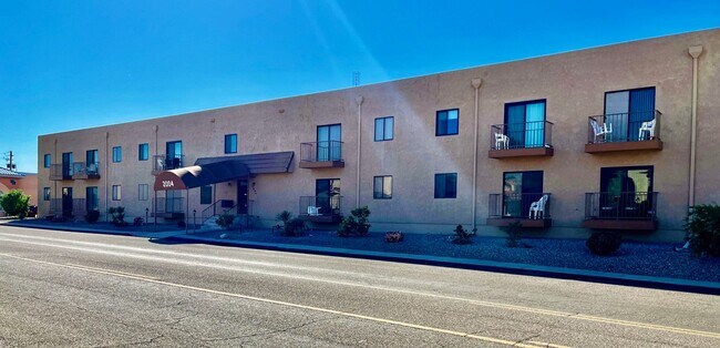 Foto del edificio - Ground Floor Condo! Available Now! Longter...