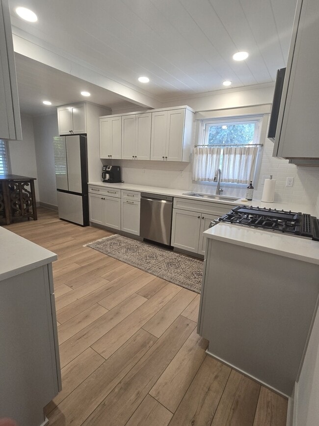 Building Photo - 38 E 32nd St