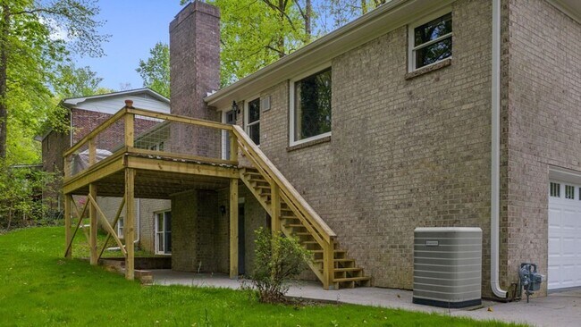 Building Photo - Beautiful 5 bedroom 3 bath house with bonu...