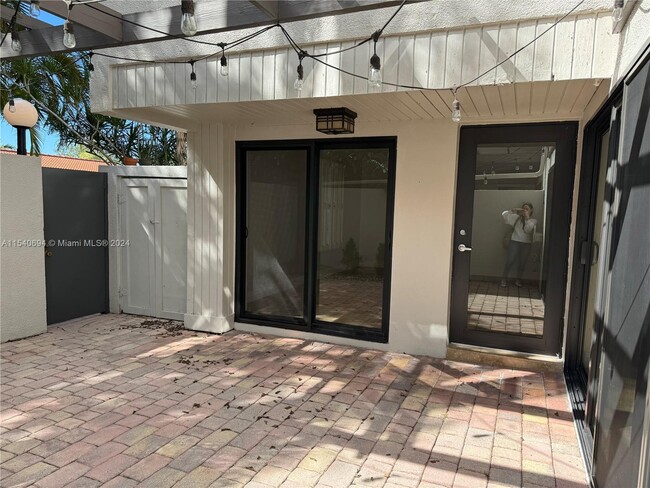 Foto del edificio - 4702 SW 67th Ave