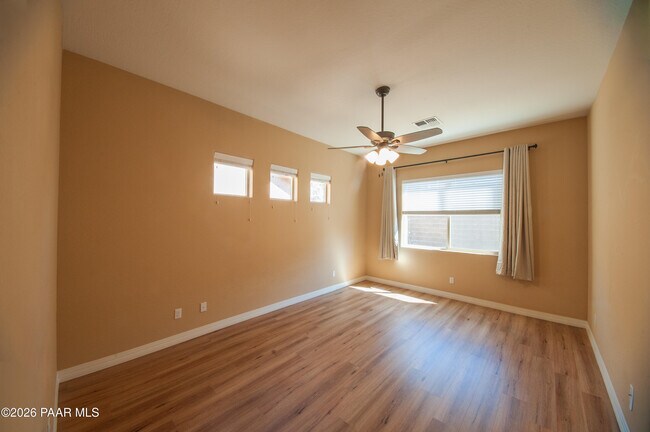 Foto del edificio - 5593 N Brinson Ln