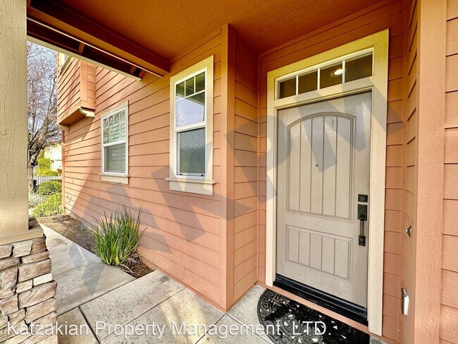 Foto del edificio - 3 br, 2 bath House - 2550 Plymouth Oaks Ct.