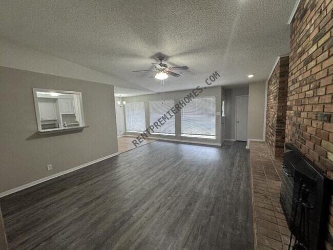 Building Photo - 1144 Trailwood Dr