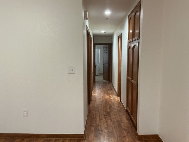 Building Photo - Los Caballeros #325