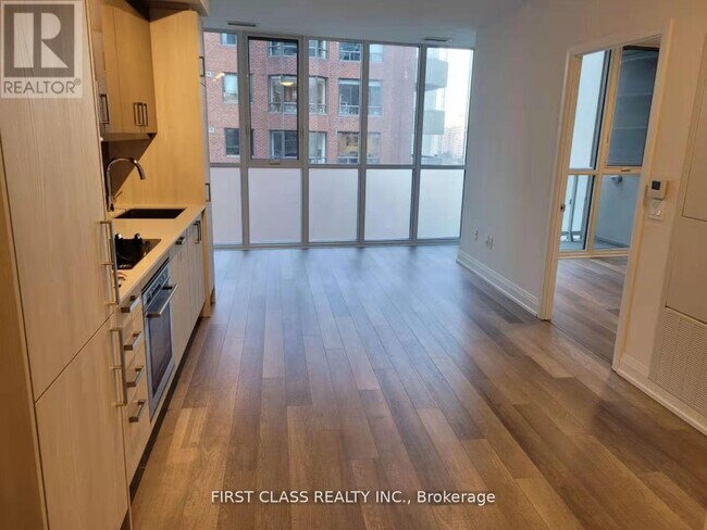 Building Photo - 77 Mutual St