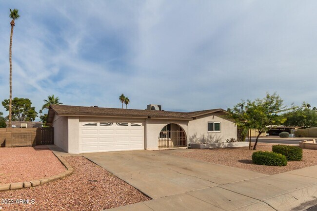 Building Photo - 2080 E Dunbar Dr