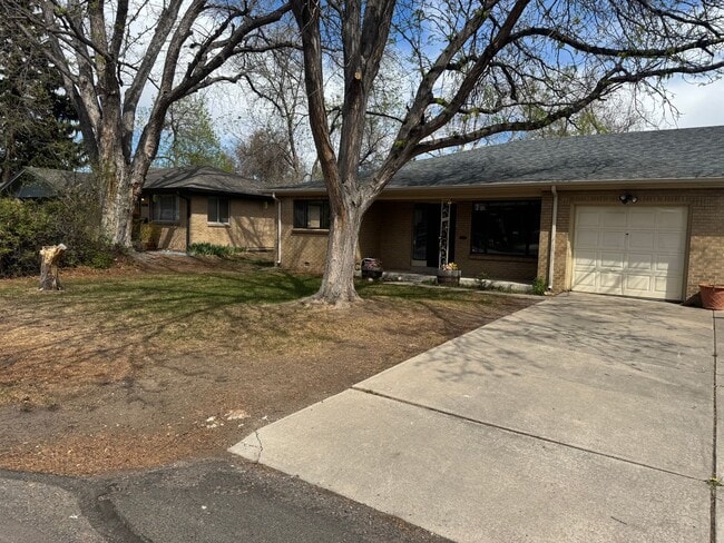 Foto del edificio - Cute home with spacious yard