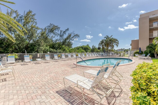 Foto del edificio - 2850 NE 14th Street Causeway