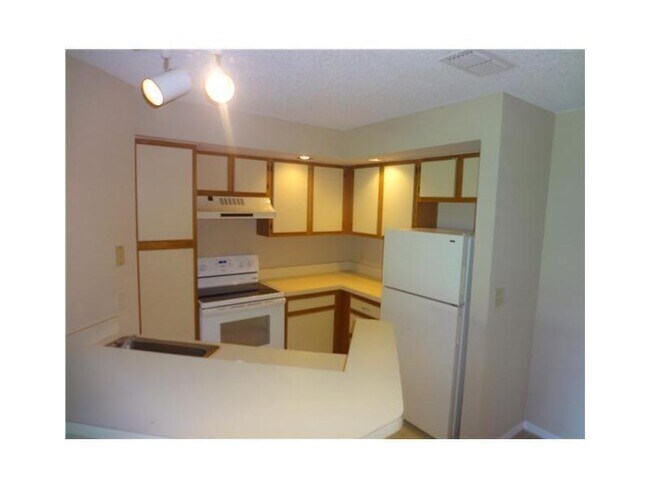 Foto del edificio - 3450 Pinewalk Dr N