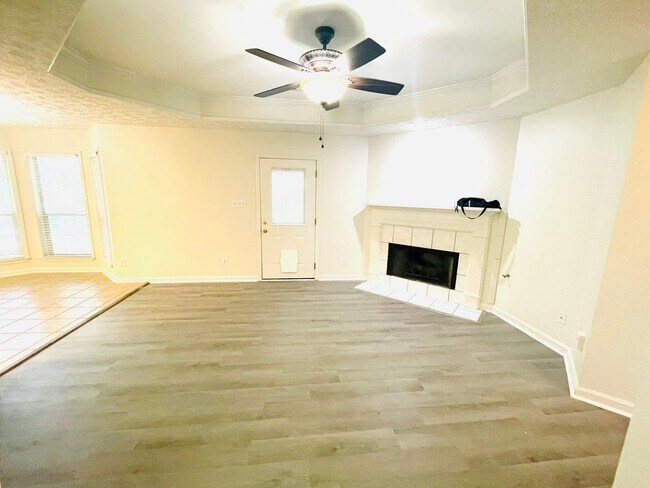 Foto del edificio - ** 3 Bed 2 Bath located off McQueen Smith ...