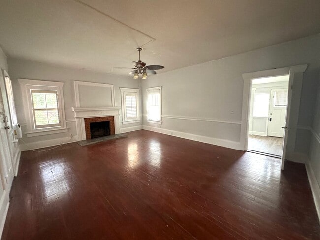Building Photo - 1704 1st Ave W