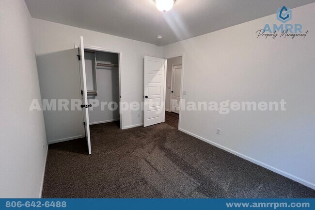 Building Photo - 3 Bedroom Townhome In Carl Junction!