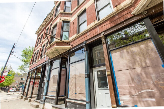 Building Photo - 1008 W 18th St