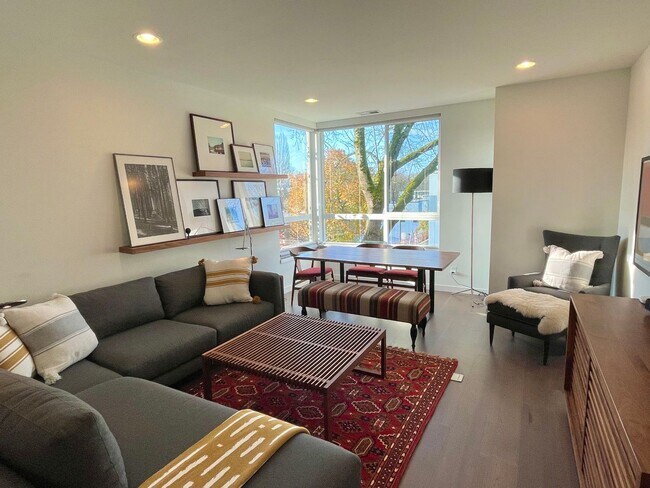 Building Photo - 3 Bedroom, 2 Bath Green Built Townhome wit...