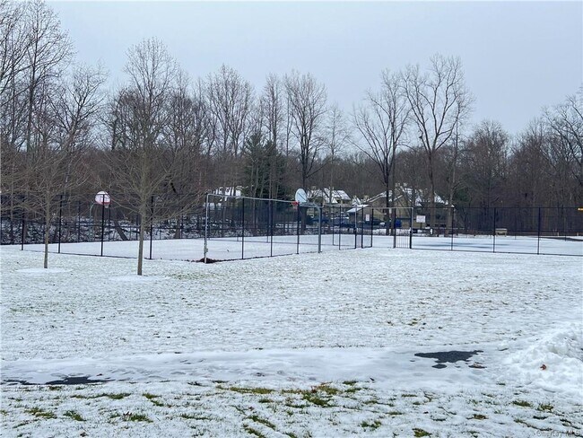 Foto del edificio - 93 Fox Run