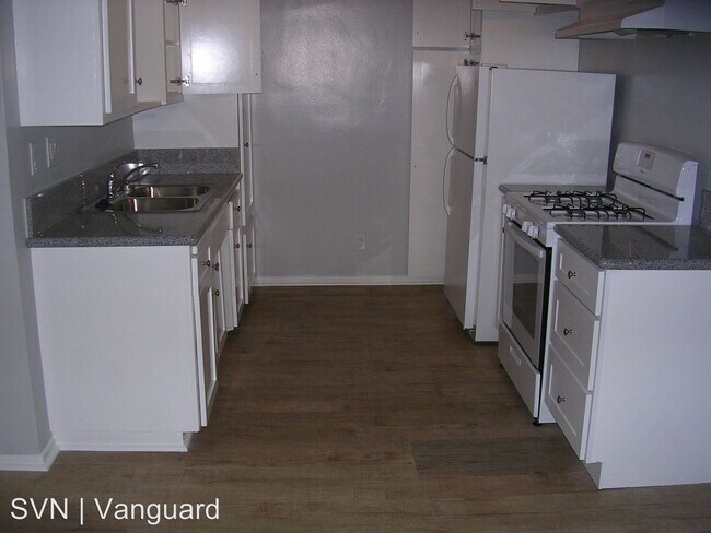 Foto del edificio - 7860 Burns Ave