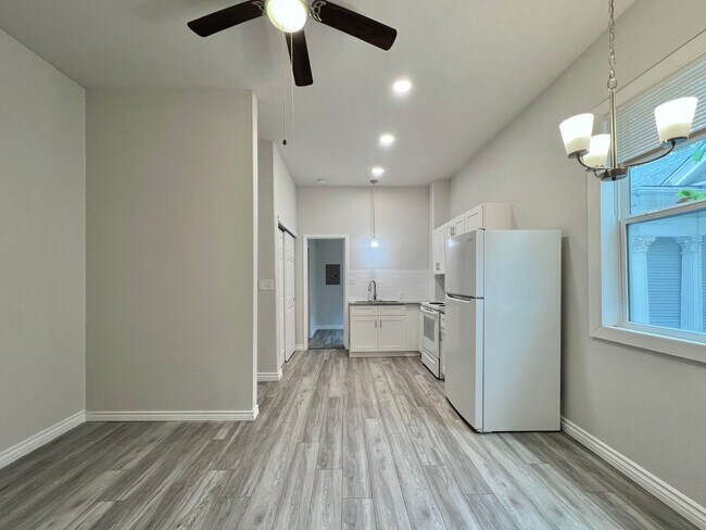 Foto del edificio - Beautiful 1Bd/1Ba Walking Distance to The Pearl