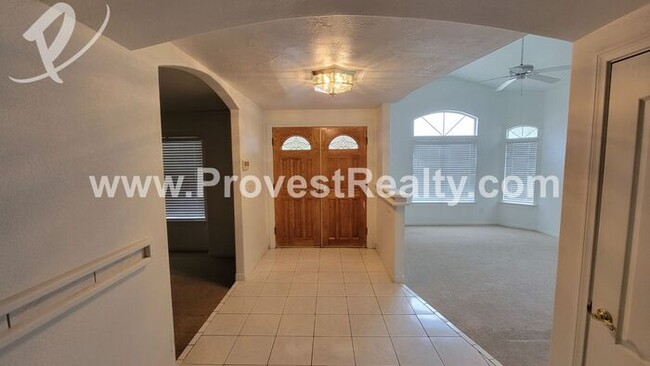 Building Photo - Apple Valley Pool Home With a View!!