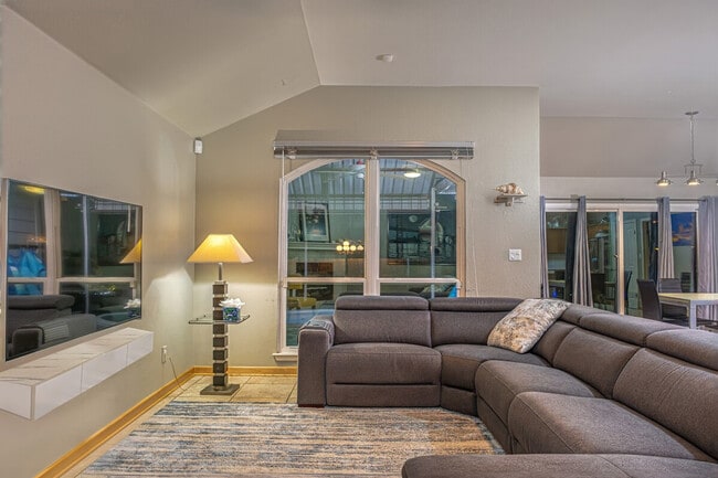 Building Photo - 10313 Snapdragon Dr