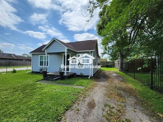 Building Photo - 1204 De Boll St