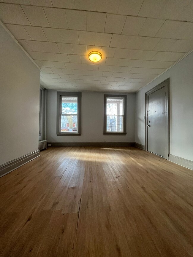 Building Photo - 66 Broadway