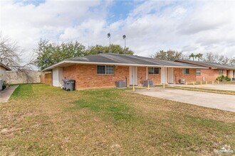 Building Photo - 3415 N Kenyon Rd