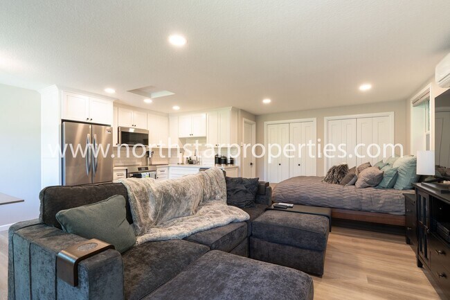 Building Photo - Charming Studio Apartment in First Additio...