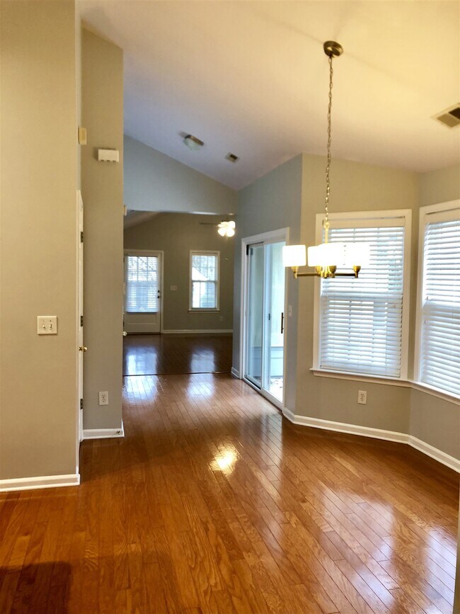 Building Photo - 1407 Cottage Way
