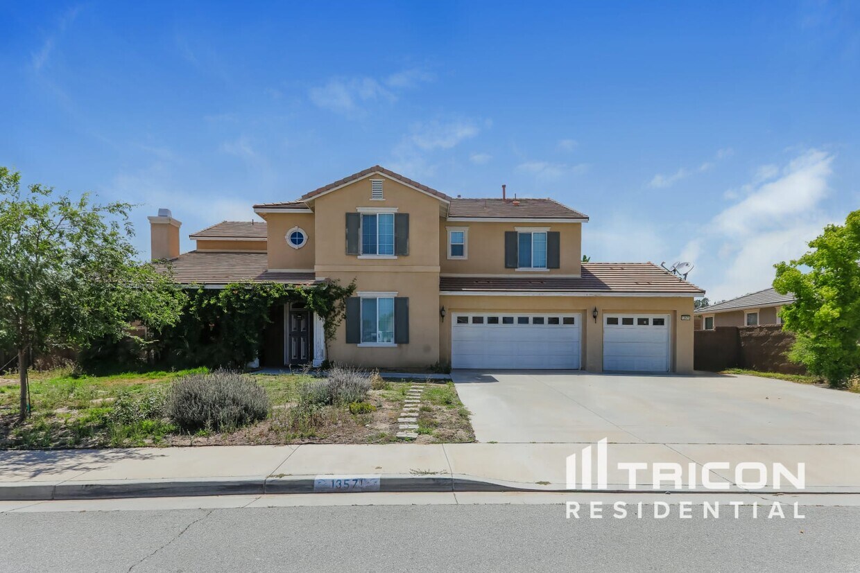 Foto principal - 13571 Altivo St