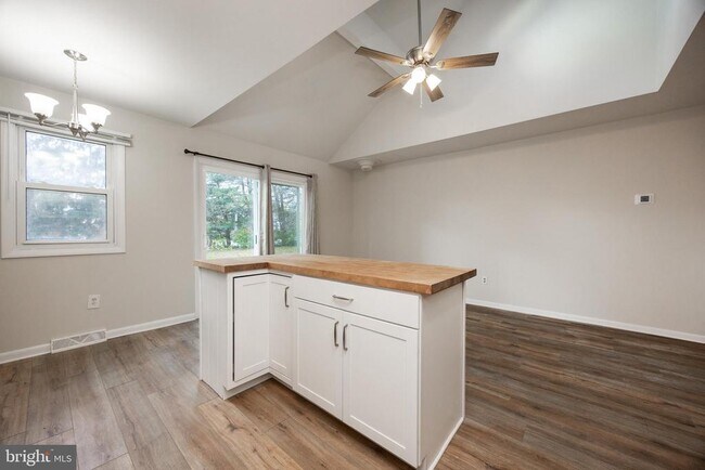 Foto del edificio - 1104 St Michaels Ct