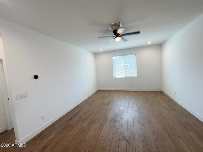 Building Photo - 10965 W Polk St